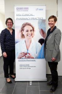 Dr. Dartsch und Dr. Weidmann vor dem Master of Clinical Pharmacy Poster
